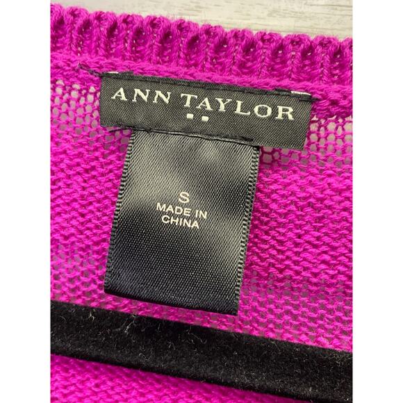 Ann Taylor Sweater Size S Womens Fuchsia Long Sleeve Lightweight Cotton - Picture 2 of 8